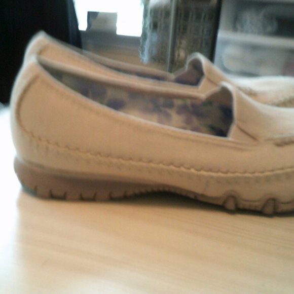 Sketchers Slip on with Memory Foam, size 6.5M - Picture 3 of 4